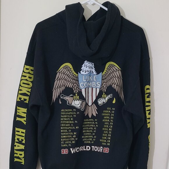Luke Combs 2023 World Tour Hoodie Beer Never Broke My Heart Black Size Large - Picture 4 of 12